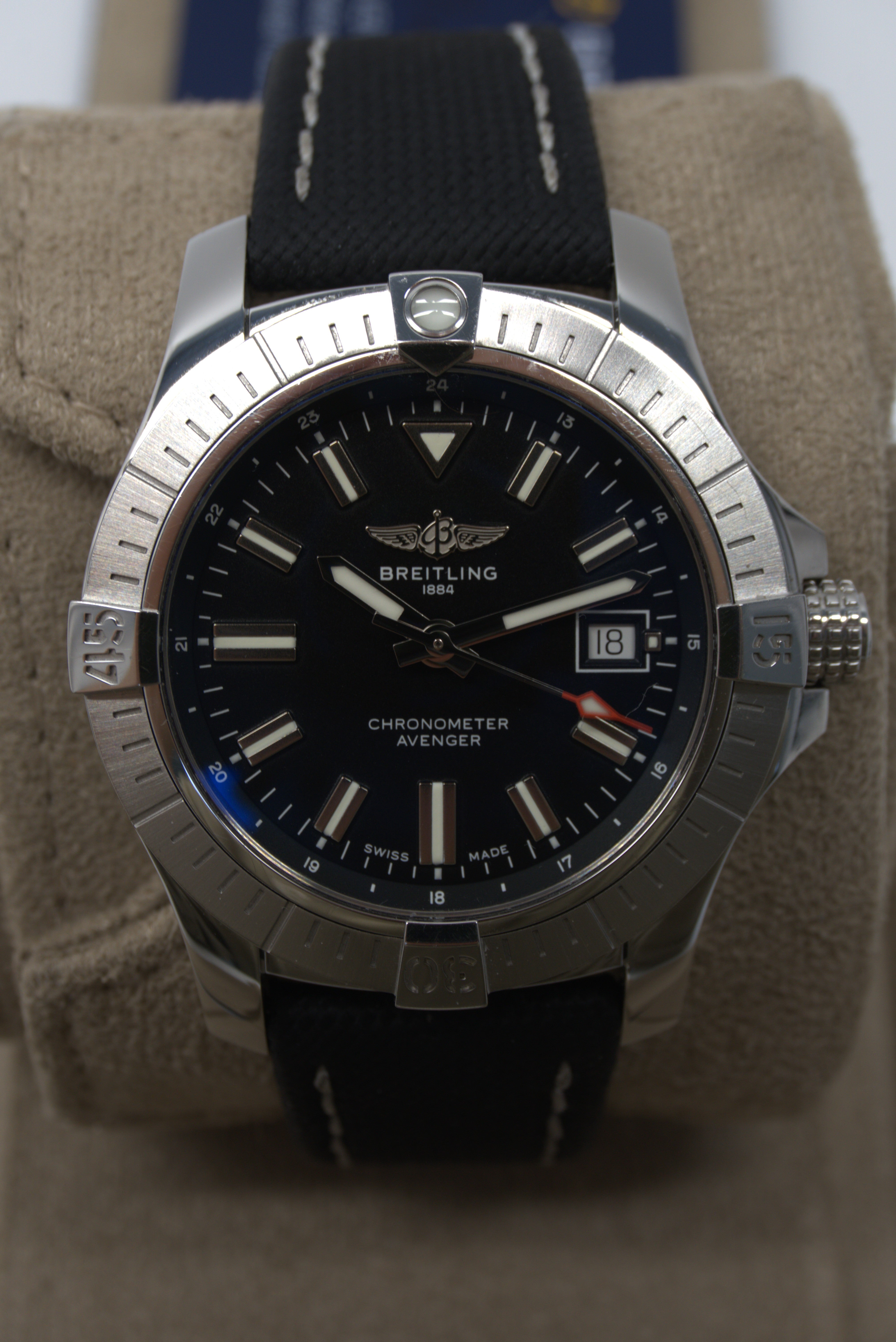 Breitling Avenger 43 | A17318 | 2022