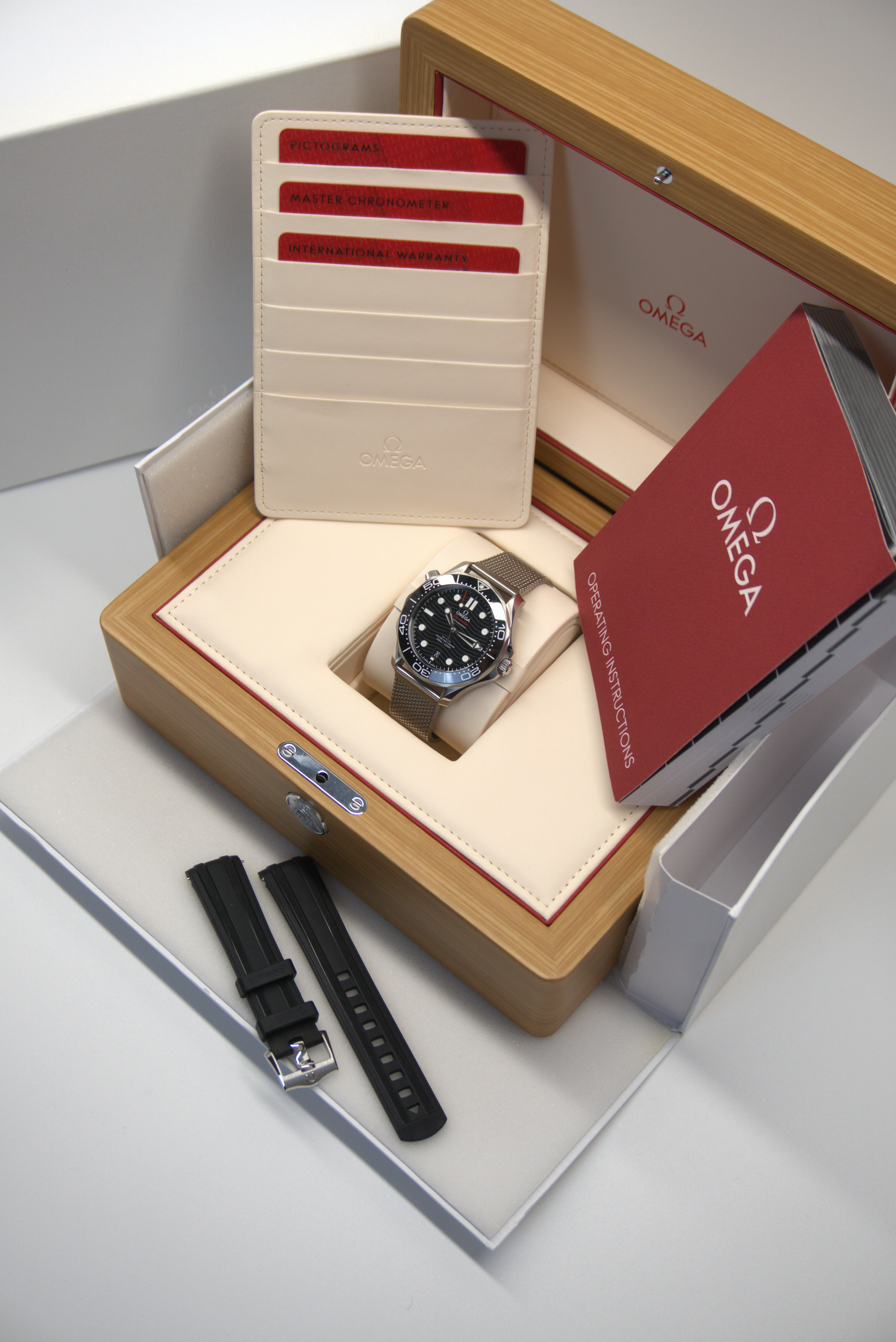 Omega Seamaster Diver 300M 'Milanaise'| 210.32.42.20.01.001 |2024
